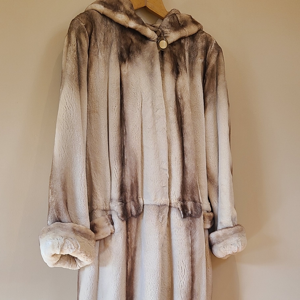 Mink coat w hood cream full length Sz M